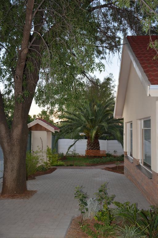 Blue Crane Guest House Bloemfontein Exterior photo